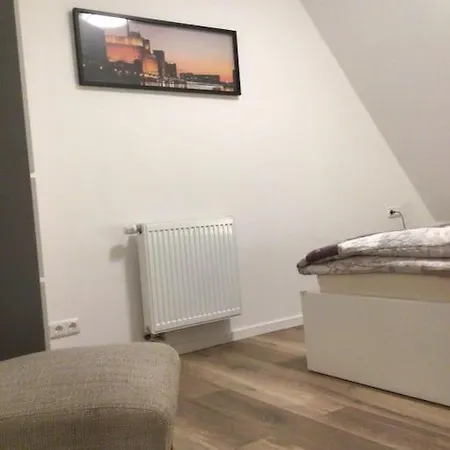 95qm Dachgeschoss Fuer 1 Bis 4 Personen باد لاسفه