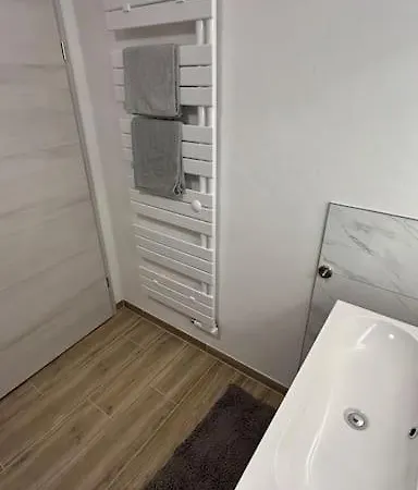 95qm Dachgeschoss Fuer 1 Bis 4 Personen * باد لاسفه