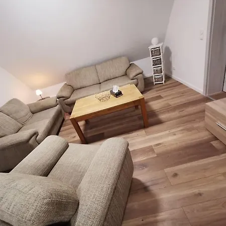 شقة 95qm Dachgeschoss Fuer 1 Bis 4 Personen *