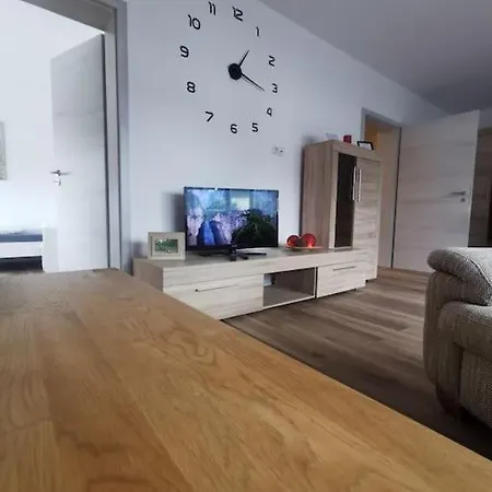 95qm Dachgeschoss Fuer 1 Bis 4 Personen شقة