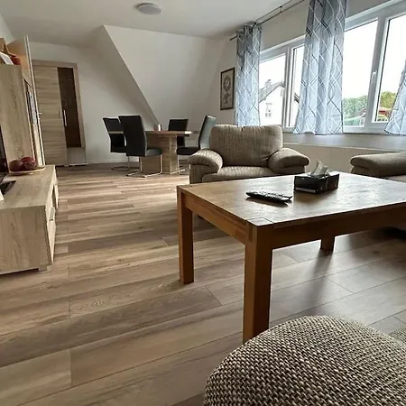 شقة 95qm Dachgeschoss Fuer 1 Bis 4 Personen *