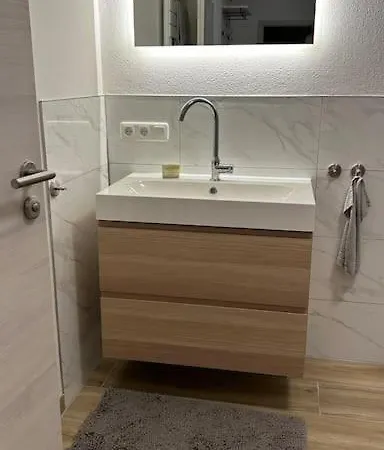 95qm Dachgeschoss Fuer 1 Bis 4 Personen * باد لاسفه