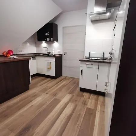 95qm Dachgeschoss Fuer 1 Bis 4 Personen شقة