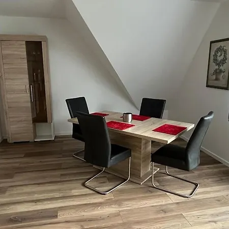 95qm Dachgeschoss Fuer 1 Bis 4 Personen شقة