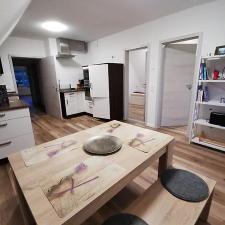 شقة 95qm Dachgeschoss Fuer 1 Bis 4 Personen