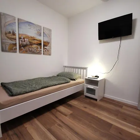 Appartement 95qm Dachgeschoss Fuer 1 Bis 4 Personen *