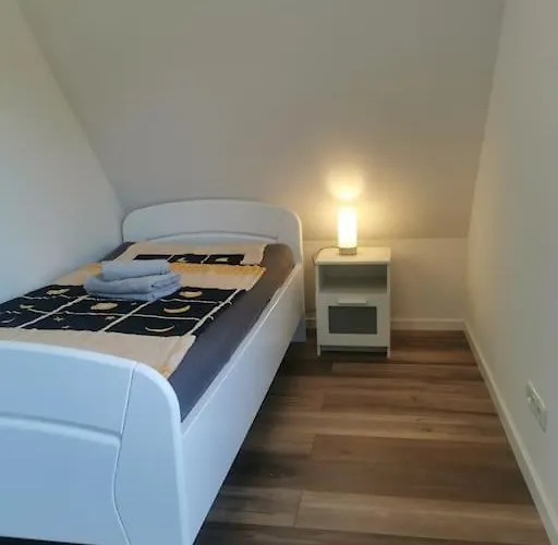 95qm Dachgeschoss Fuer 1 Bis 4 Personen Lejlighed *